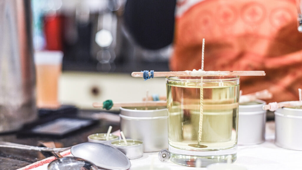 "how to make scanted candles at home"