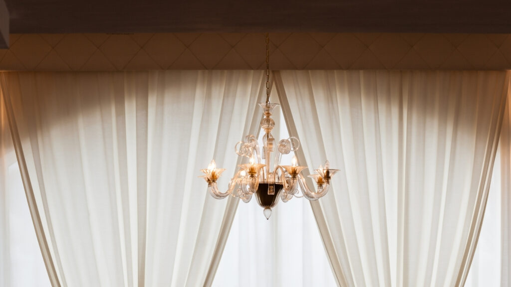 How to Pick Drapes for Living Room